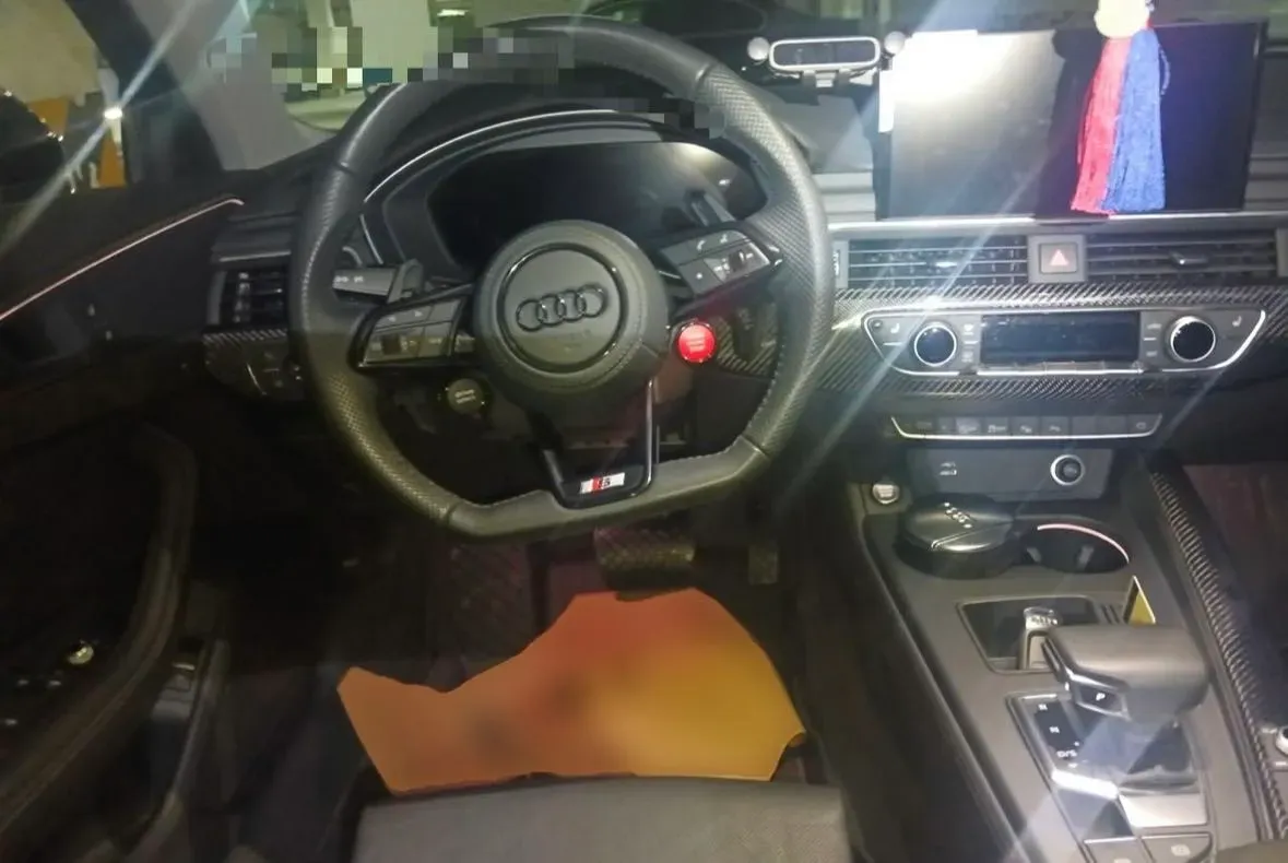 2022 Audi A4L 2.0T 190HP L4 7DCT,autocango,china used car exporter,china ev exporter,chinese used car exporter,chinese used ev exporter