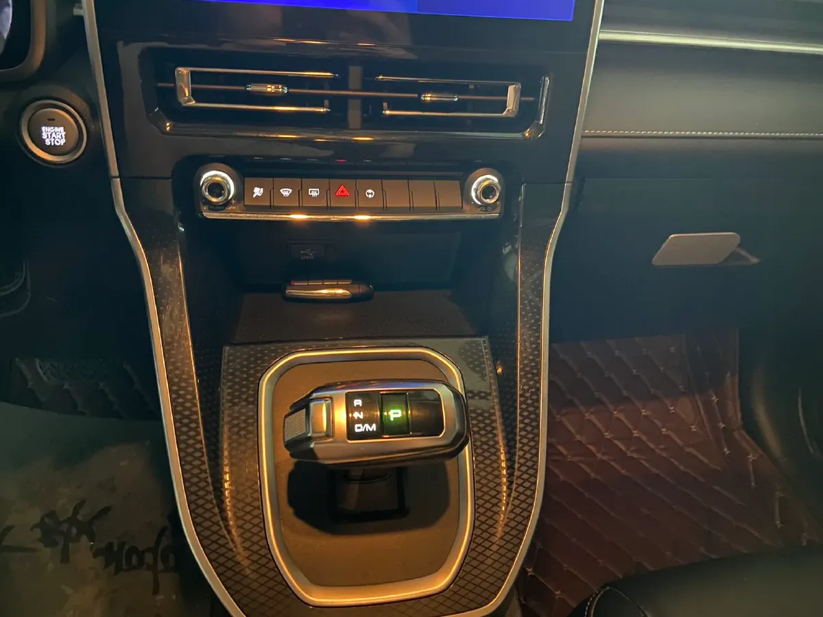 2021 Haval M6 1.5T 150HP L4 7DCT,autocango,china used car exporter,china ev exporter,chinese used car exporter,chinese used ev exporter