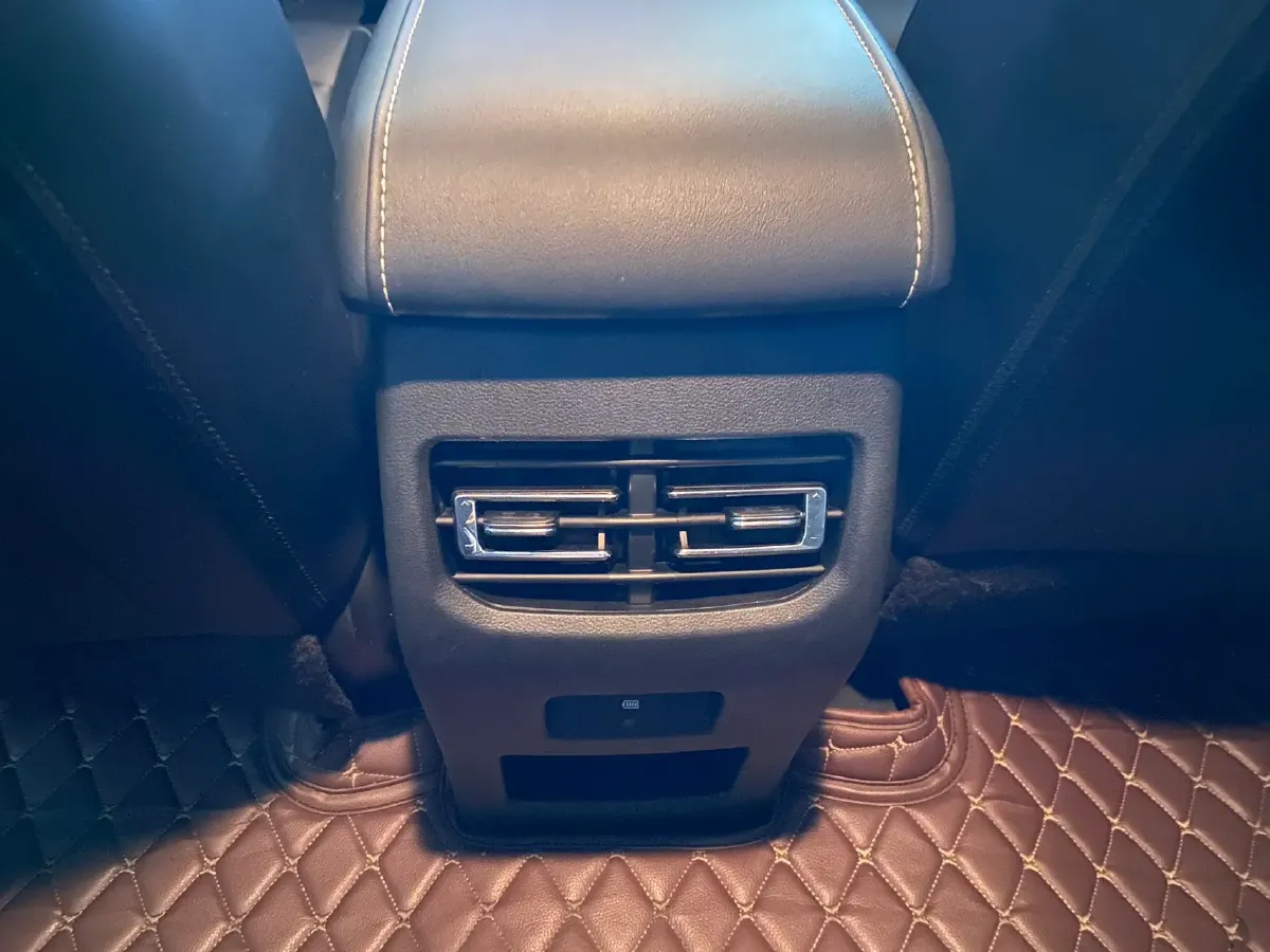 2021 Haval M6 1.5T 150HP L4 7DCT,autocango,china used car exporter,china ev exporter,chinese used car exporter,chinese used ev exporter