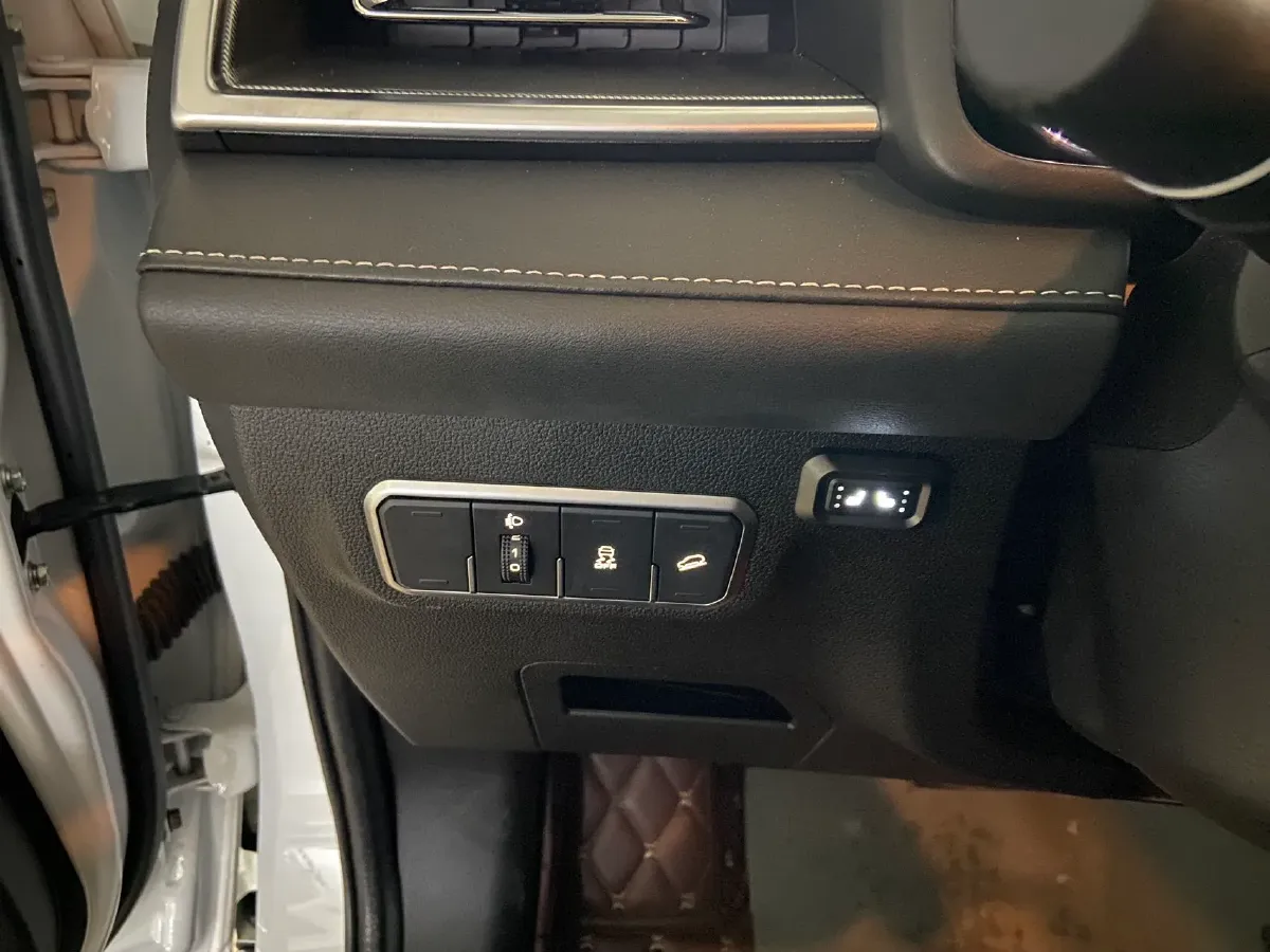 2021 Haval M6 1.5T 150HP L4 7DCT,autocango,china used car exporter,china ev exporter,chinese used car exporter,chinese used ev exporter