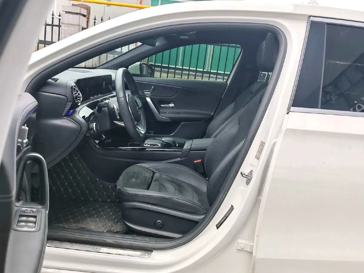 2020 Mercedes-Benz A Class 1.3T 163HP L4 7DCT,autocango,china used car exporter,china ev exporter,chinese used car exporter,chinese used ev exporter