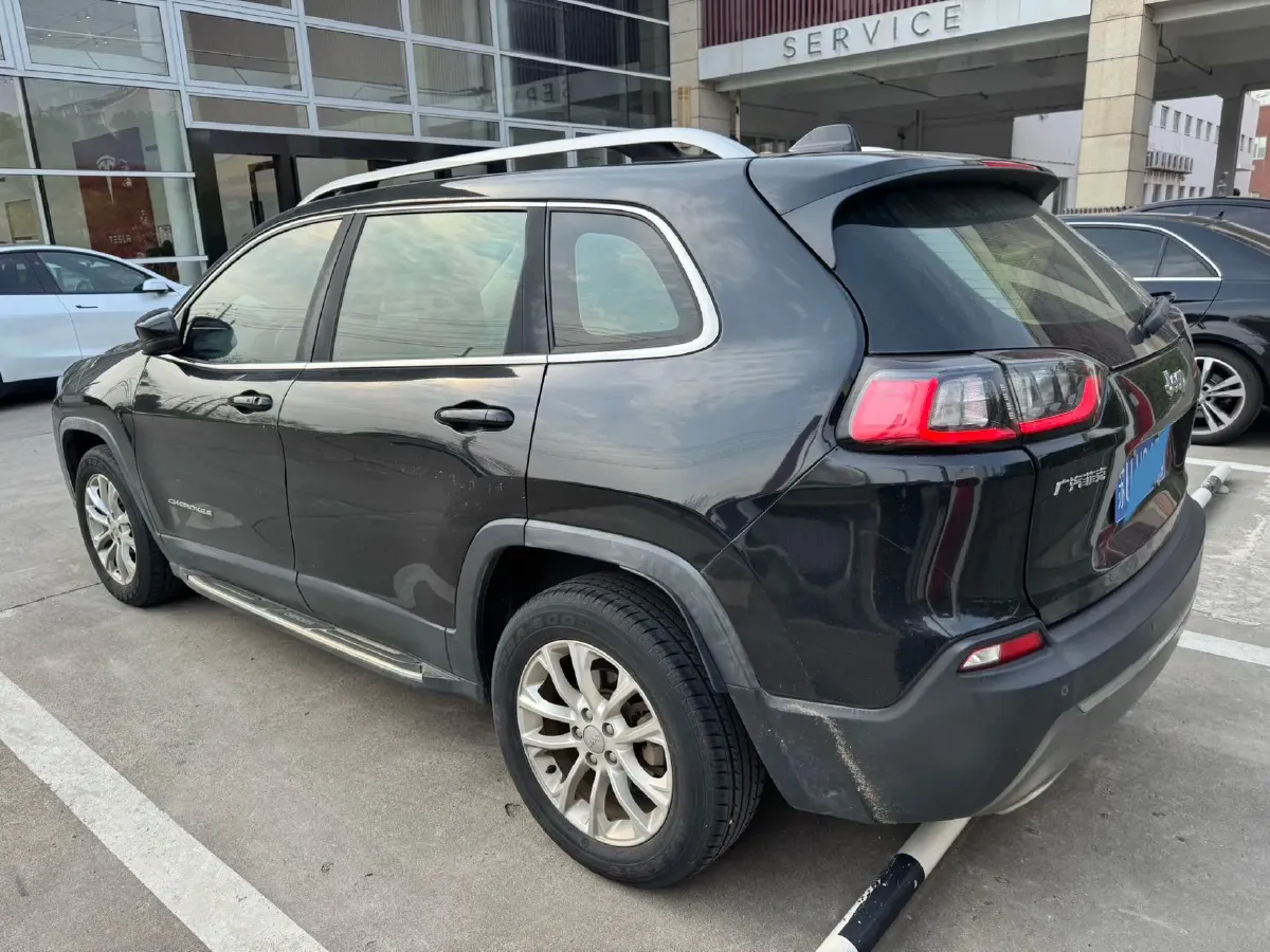 2019 Jeep Cherokee 2.0T 234HP L4 9AT,autocango,china used car exporter,china ev exporter,chinese used car exporter,chinese used ev exporter