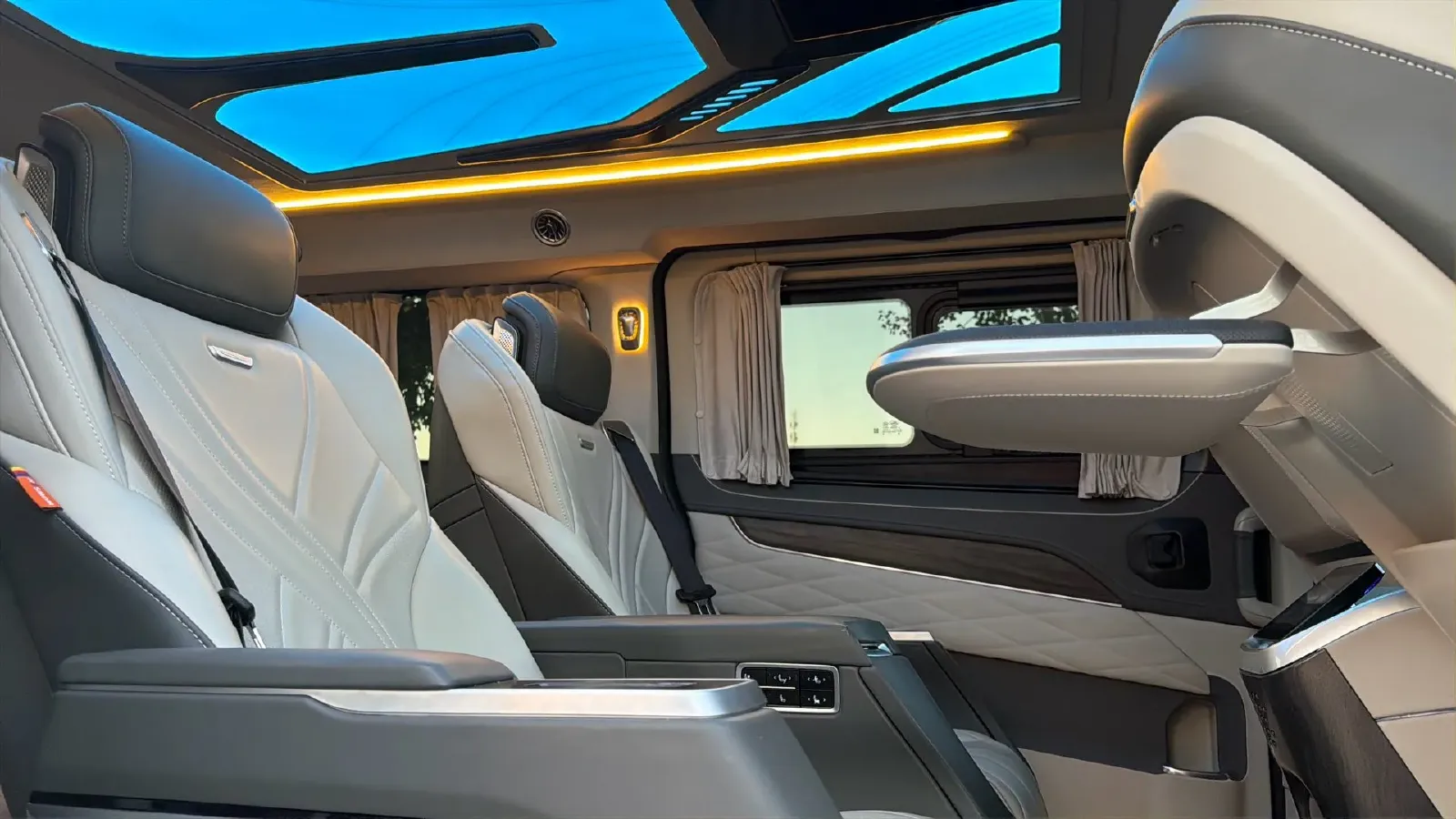 2024 Ford Tourneo 2.0T 220HP L4 9AT,autocango,china used car exporter,china ev exporter,chinese used car exporter,chinese used ev exporter