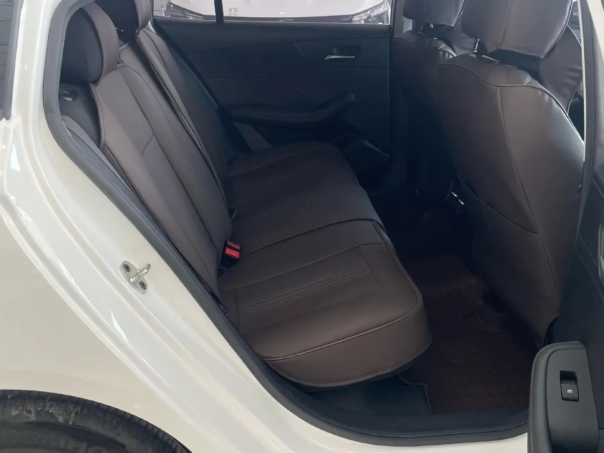 2023 Roewe i5 1.5L 129HP L4 5MT,autocango,china used car exporter,china ev exporter,chinese used car exporter,chinese used ev exporter