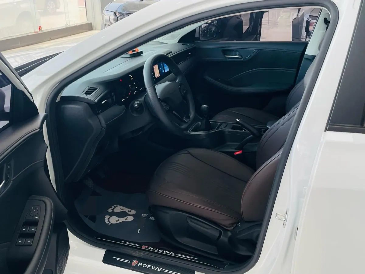 2023 Roewe i5 1.5L 129HP L4 5MT,autocango,china used car exporter,china ev exporter,chinese used car exporter,chinese used ev exporter