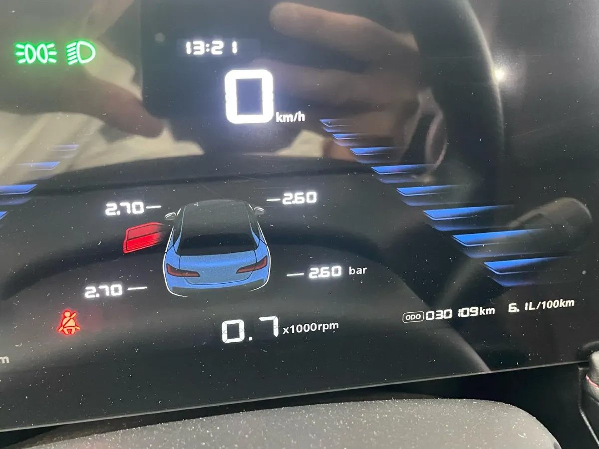 2023 Roewe i5 1.5L 129HP L4 5MT,autocango,china used car exporter,china ev exporter,chinese used car exporter,chinese used ev exporter