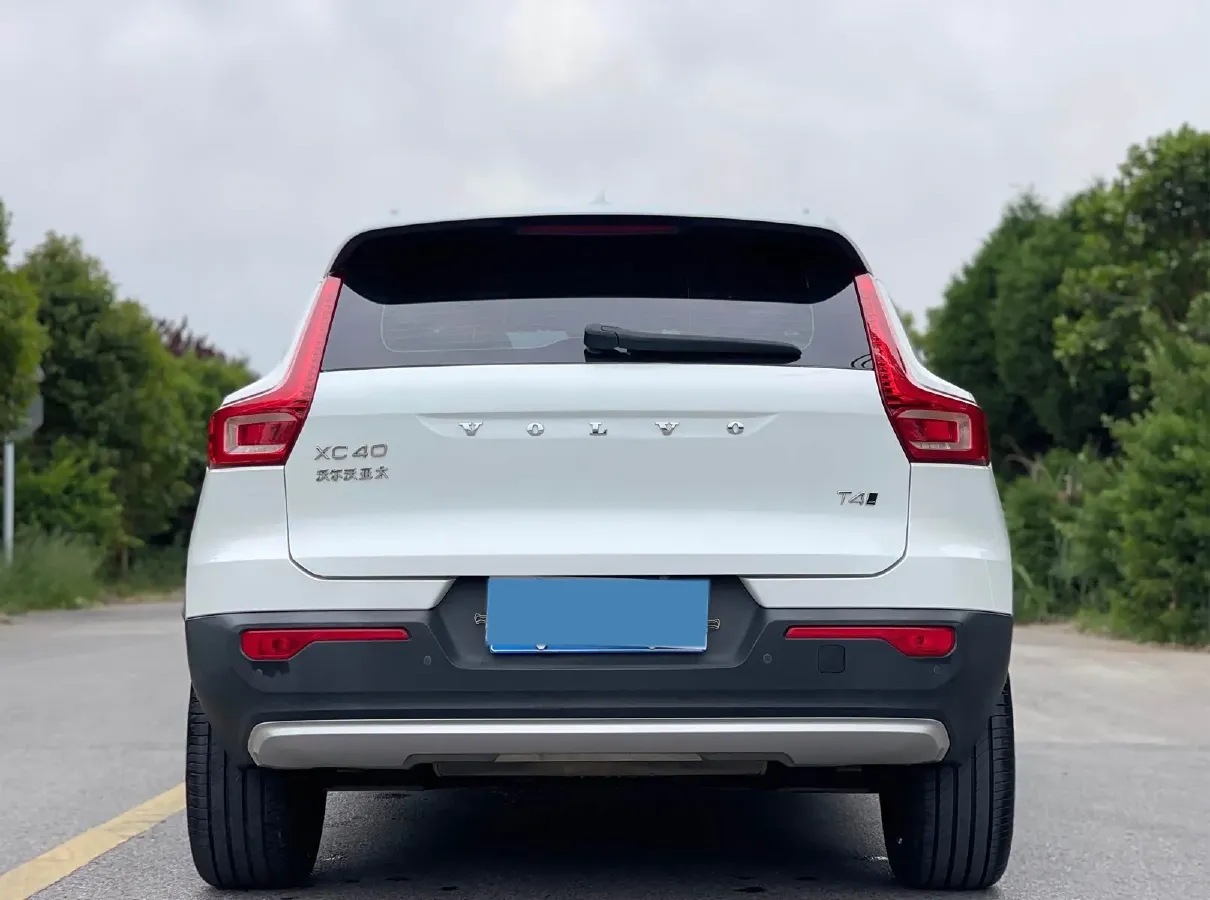 2021 Volvo XC40 2.0T 190HP L4 8AT,autocango,china used car exporter,china ev exporter,chinese used car exporter,chinese used ev exporter