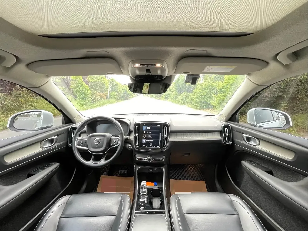 2021 Volvo XC40 2.0T 190HP L4 8AT,autocango,china used car exporter,china ev exporter,chinese used car exporter,chinese used ev exporter