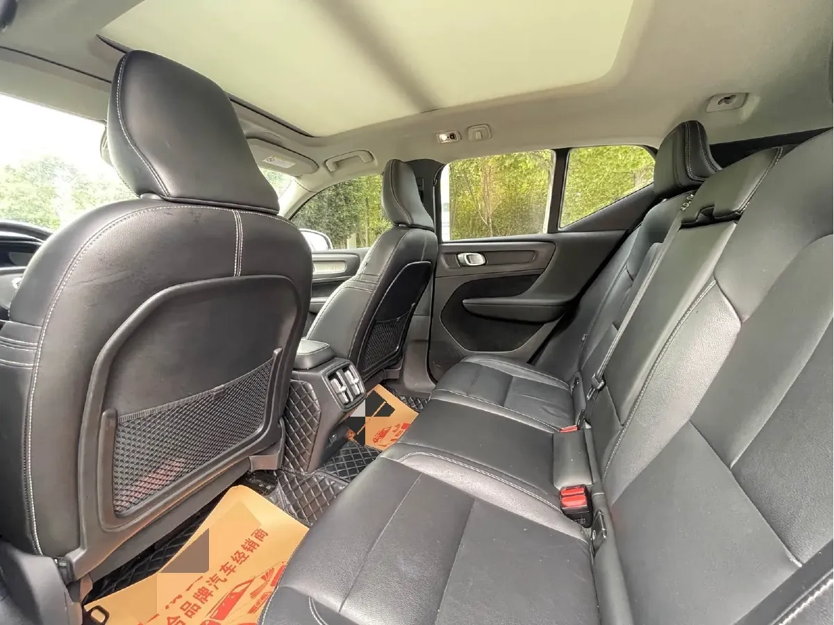 2021 Volvo XC40 2.0T 190HP L4 8AT,autocango,china used car exporter,china ev exporter,chinese used car exporter,chinese used ev exporter