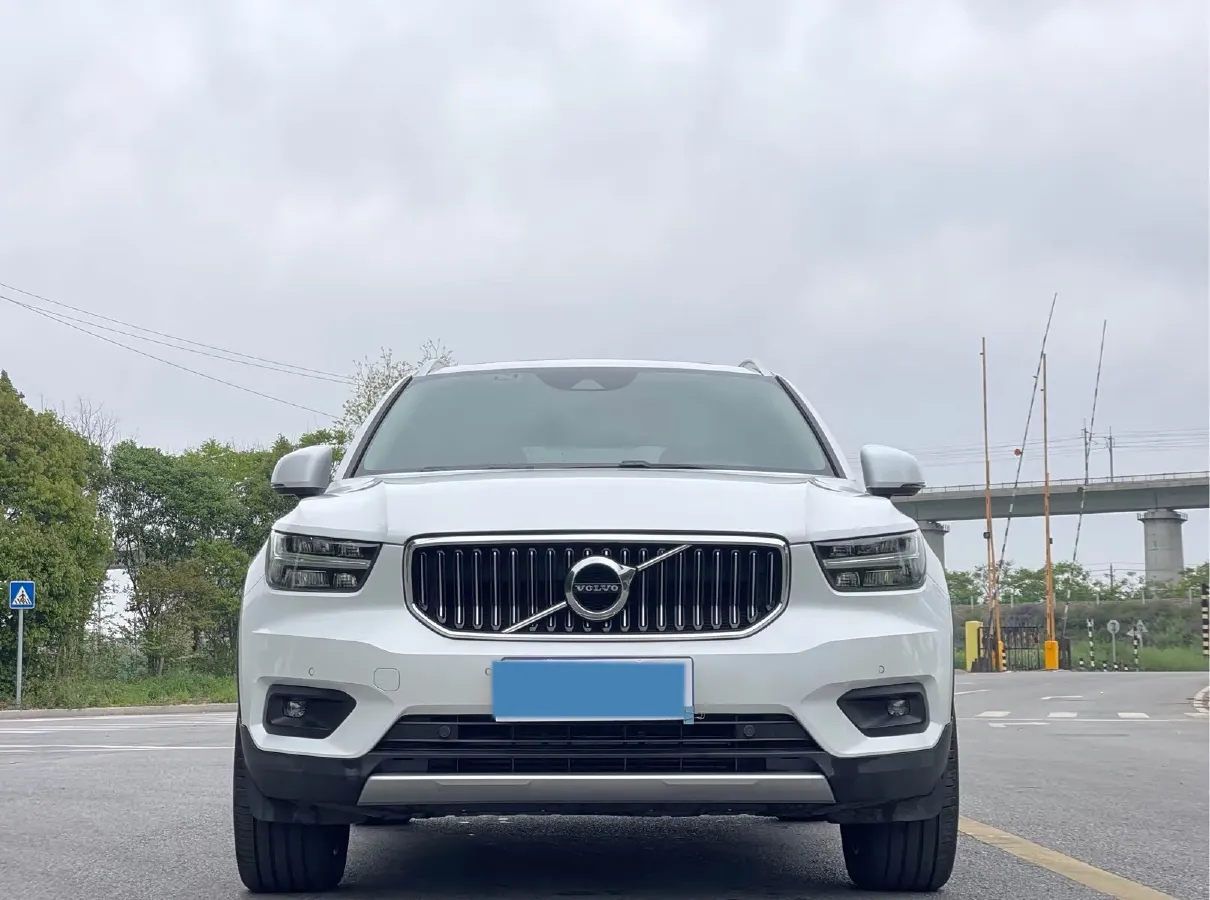 2021 Volvo XC40 2.0T 190HP L4 8AT,autocango,china used car exporter,china ev exporter,chinese used car exporter,chinese used ev exporter