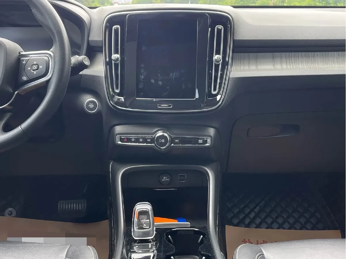 2021 Volvo XC40 2.0T 190HP L4 8AT,autocango,china used car exporter,china ev exporter,chinese used car exporter,chinese used ev exporter