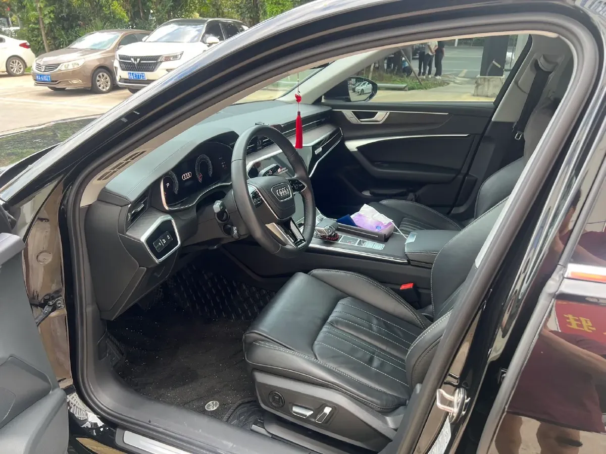 2023 Audi A6L 2.0T 245HP L4 7DCT,autocango,china used car exporter,china ev exporter,chinese used car exporter,chinese used ev exporter