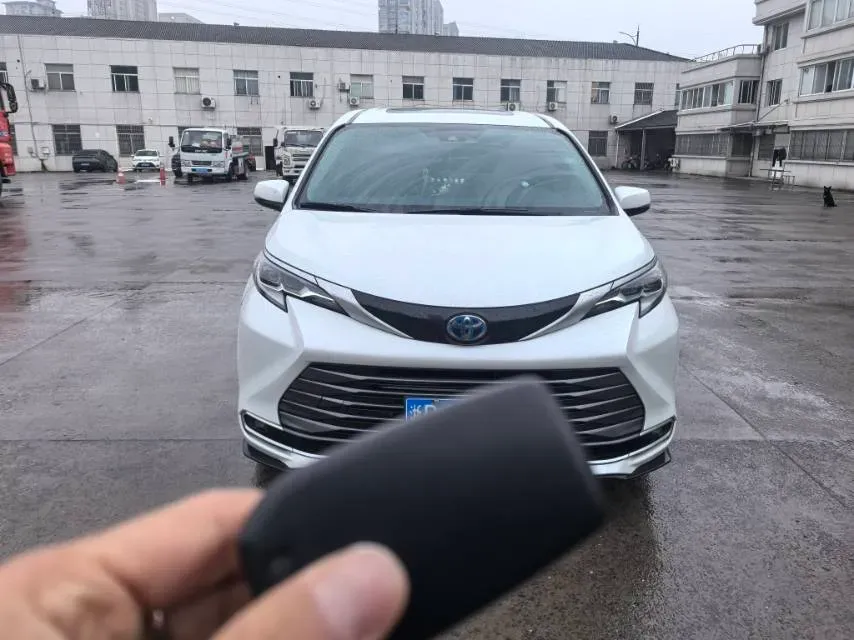 2021 Toyota Sienna 2.5L 192HP L4 E-CVT Hybrid,autocango,china used car exporter,china ev exporter,chinese used car exporter,chinese used ev exporter