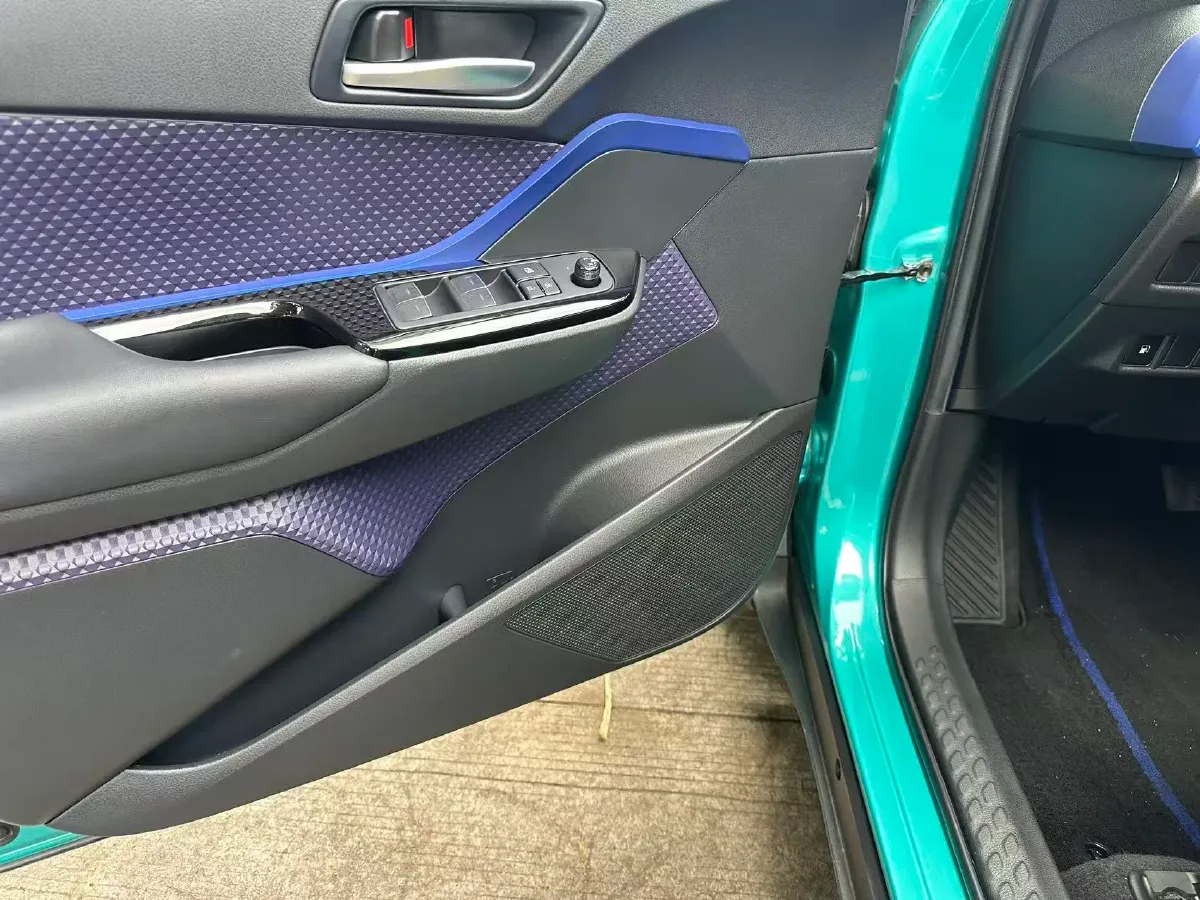 2021 Toyota C-HR 2.0L 171HP L4 CVT,autocango,china used car exporter,china ev exporter,chinese used car exporter,chinese used ev exporter