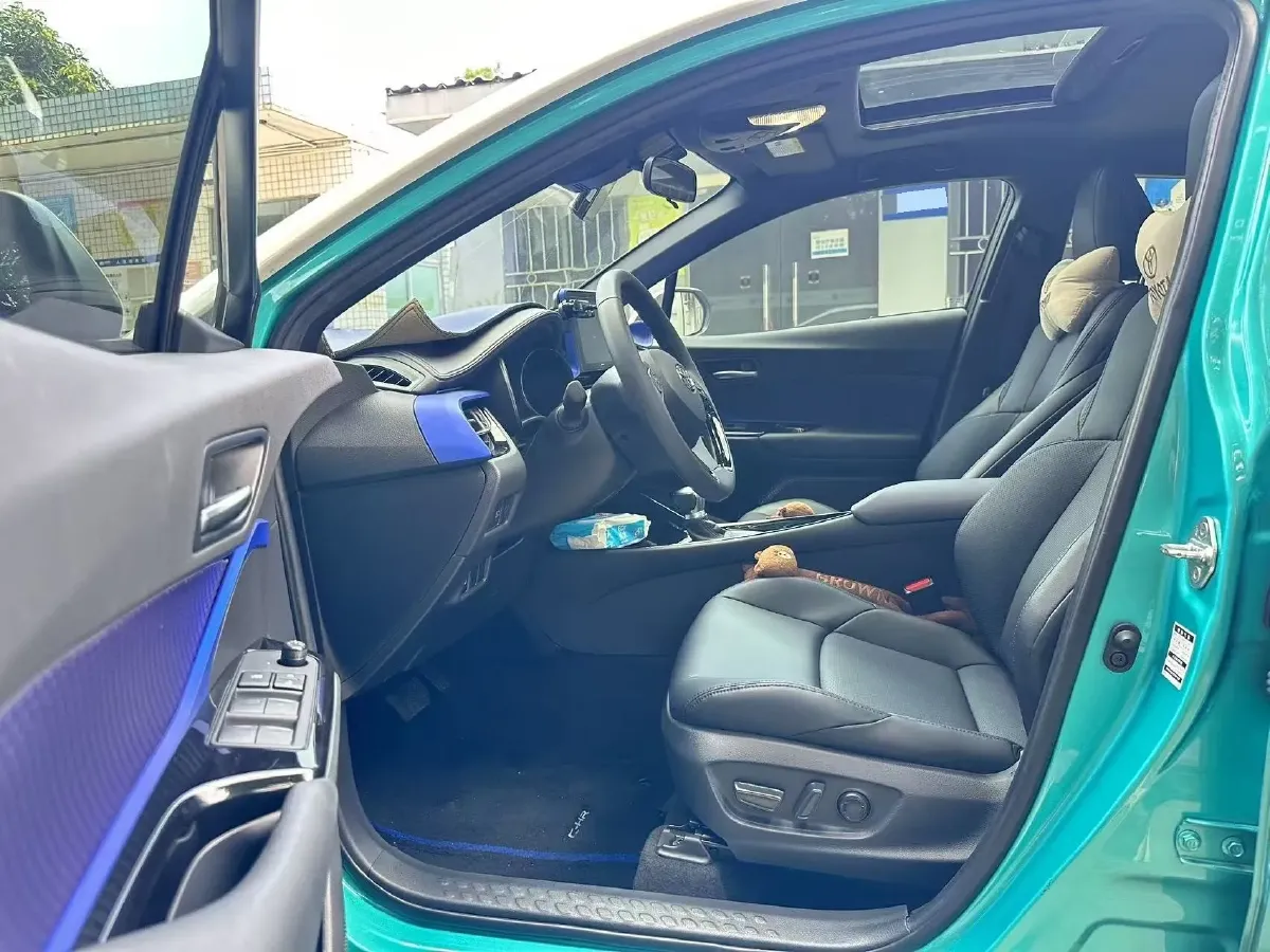 2021 Toyota C-HR 2.0L 171HP L4 CVT,autocango,china used car exporter,china ev exporter,chinese used car exporter,chinese used ev exporter