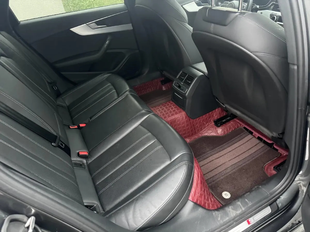 2022 Audi A4L 2.0T 190HP L4 7DCT,autocango,china used car exporter,china ev exporter,chinese used car exporter,chinese used ev exporter