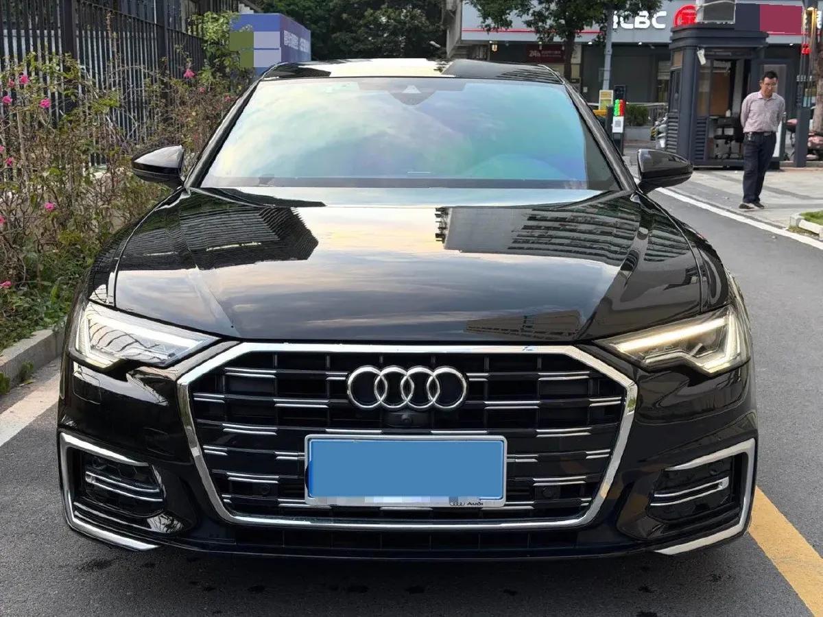 2025 Audi A6L 2.0T 245HP L4 7DCT,autocango,china used car exporter,china ev exporter,chinese used car exporter,chinese used ev exporter
