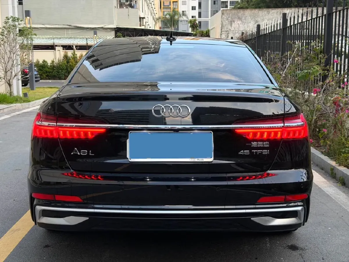 2025 Audi A6L 2.0T 245HP L4 7DCT,autocango,china used car exporter,china ev exporter,chinese used car exporter,chinese used ev exporter