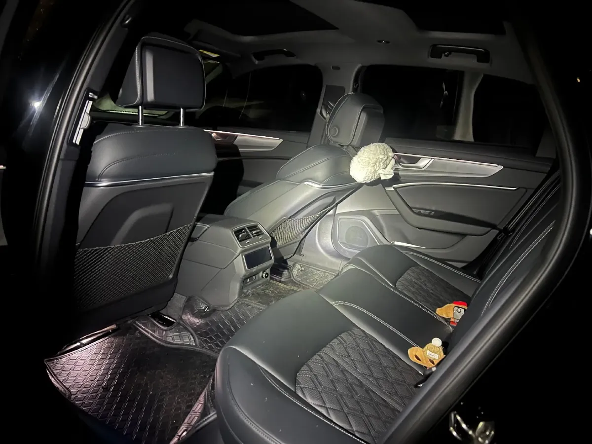 2025 Audi A6L 2.0T 190HP L4 7DCT,autocango,china used car exporter,china ev exporter,chinese used car exporter,chinese used ev exporter