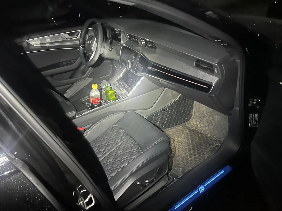 2025 Audi A6L 2.0T 190HP L4 7DCT,autocango,china used car exporter,china ev exporter,chinese used car exporter,chinese used ev exporter