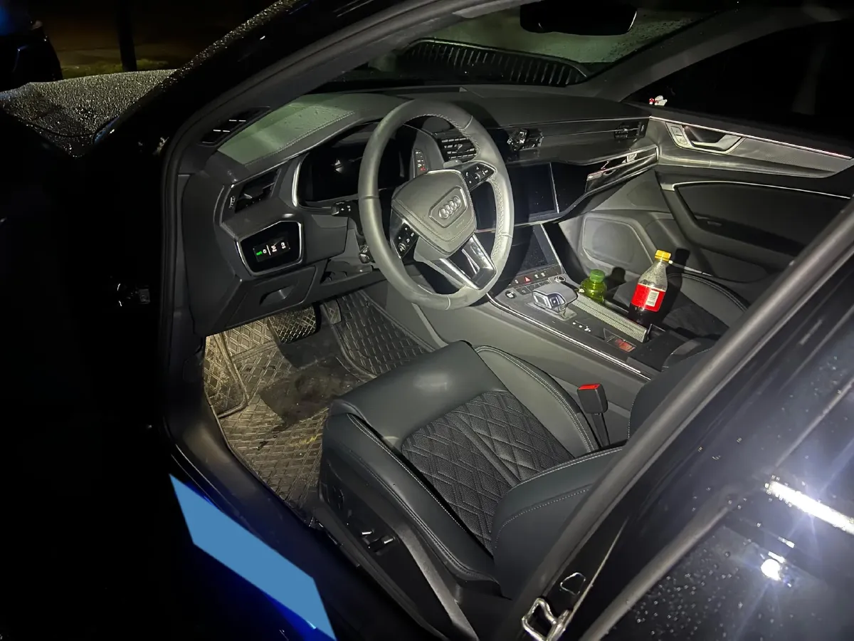 2025 Audi A6L 2.0T 190HP L4 7DCT,autocango,china used car exporter,china ev exporter,chinese used car exporter,chinese used ev exporter