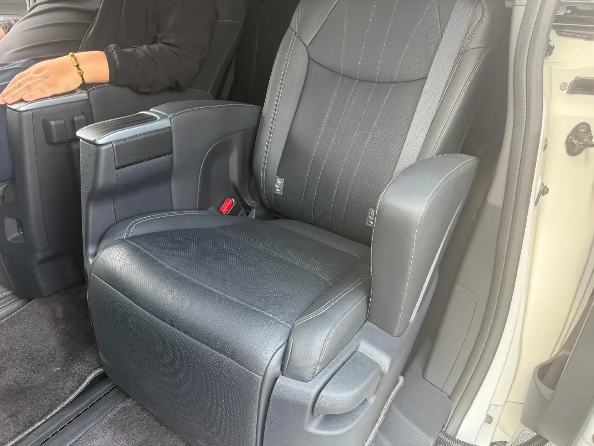 2024 Toyota Sienna 2.5L 189HP L4 E-CVT Hybrid,autocango,china used car exporter,china ev exporter,chinese used car exporter,chinese used ev exporter