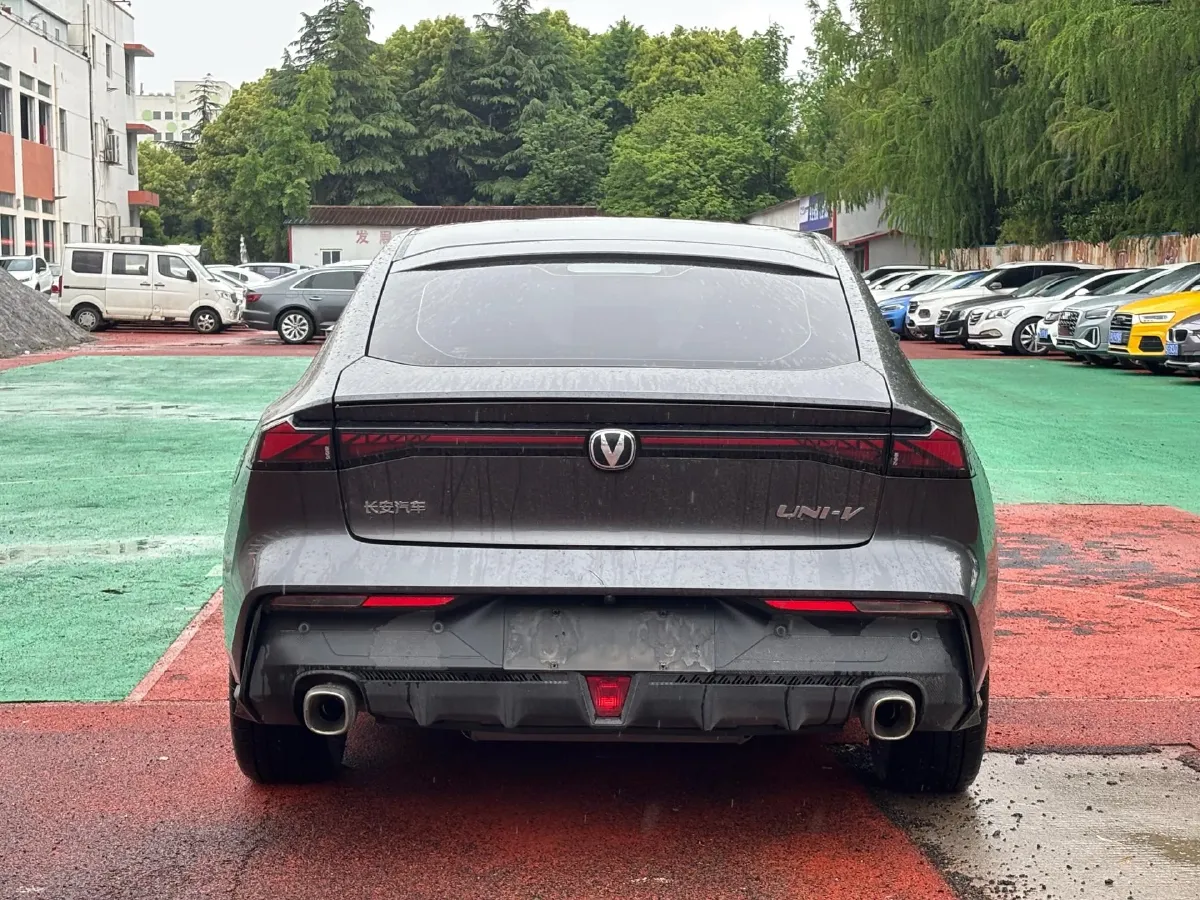 2023 ChangAn UNI-V 1.5T 188HP L4 7DCT,autocango,china used car exporter,china ev exporter,chinese used car exporter,chinese used ev exporter