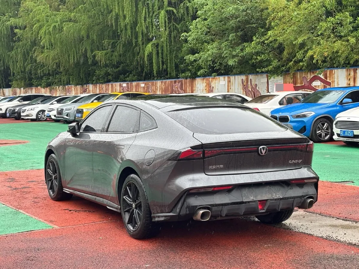 2023 ChangAn UNI-V 1.5T 188HP L4 7DCT,autocango,china used car exporter,china ev exporter,chinese used car exporter,chinese used ev exporter