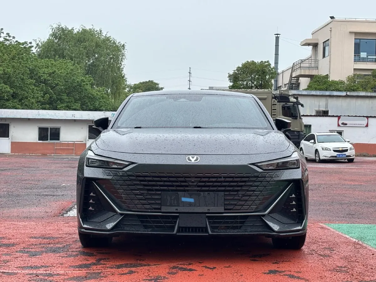 2023 ChangAn UNI-V 1.5T 188HP L4 7DCT,autocango,china used car exporter,china ev exporter,chinese used car exporter,chinese used ev exporter