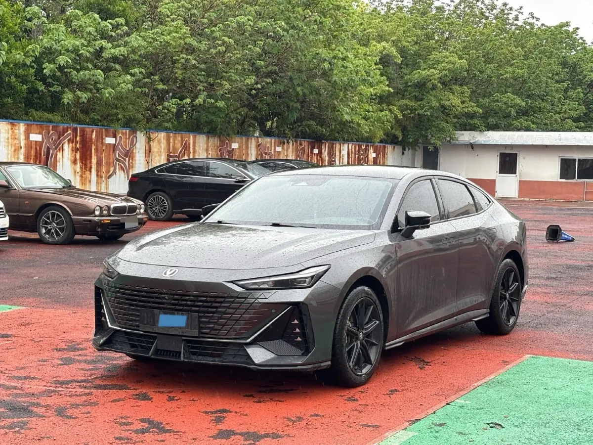 2023 ChangAn UNI-V 1.5T 188HP L4 7DCT,autocango,china used car exporter,china ev exporter,chinese used car exporter,chinese used ev exporter