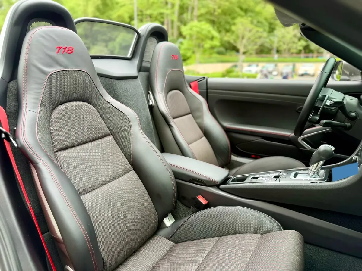 2019 Porsche 718 2.0T 300HP H4 7DCT,autocango,china used car exporter,china ev exporter,chinese used car exporter,chinese used ev exporter