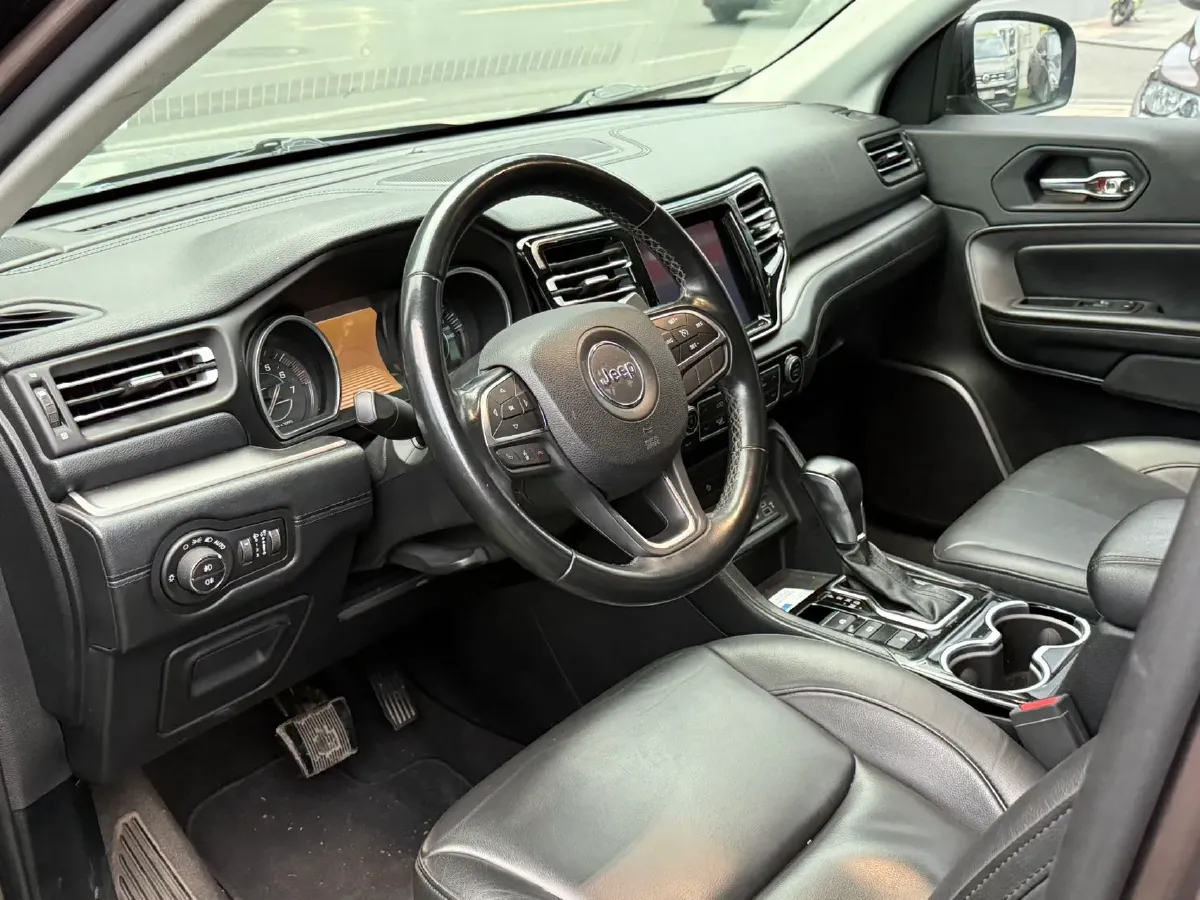 2018 Jeep Grand Commander 2.0T 234HP L4 9AT,autocango,china used car exporter,china ev exporter,chinese used car exporter,chinese used ev exporter