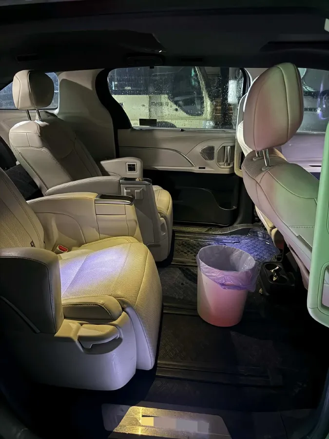 2024 Toyota Sienna 2.5L 189HP L4 E-CVT Hybrid,autocango,china used car exporter,china ev exporter,chinese used car exporter,chinese used ev exporter