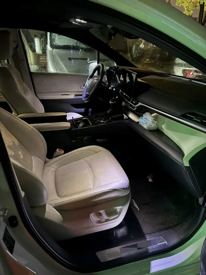 2024 Toyota Sienna 2.5L 189HP L4 E-CVT Hybrid,autocango,china used car exporter,china ev exporter,chinese used car exporter,chinese used ev exporter