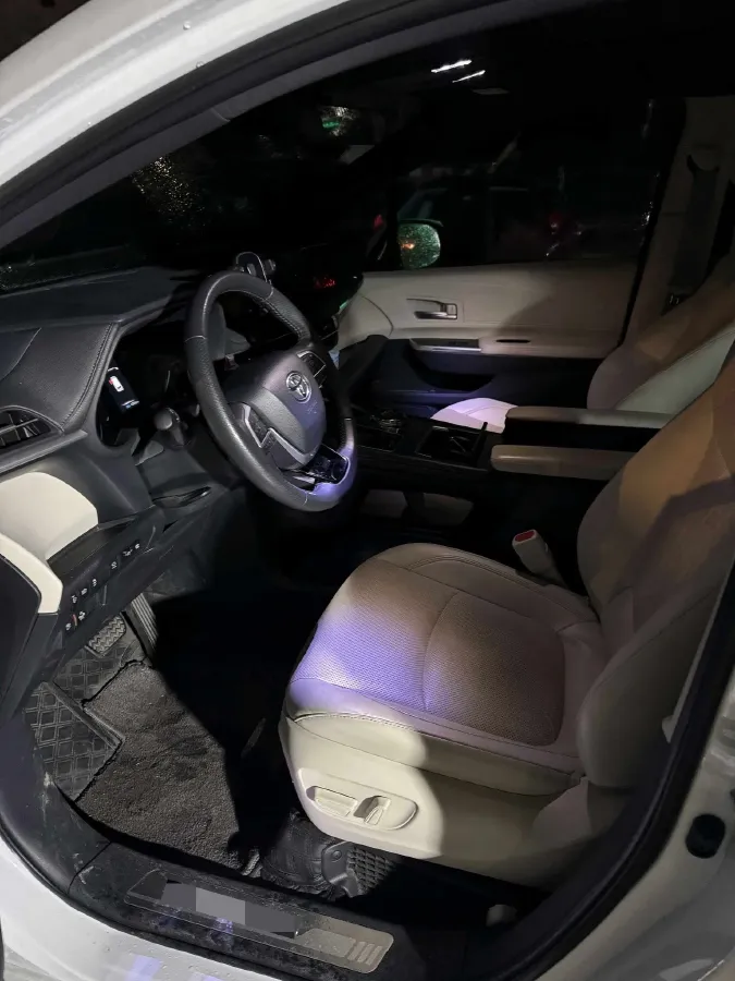 2024 Toyota Sienna 2.5L 189HP L4 E-CVT Hybrid,autocango,china used car exporter,china ev exporter,chinese used car exporter,chinese used ev exporter