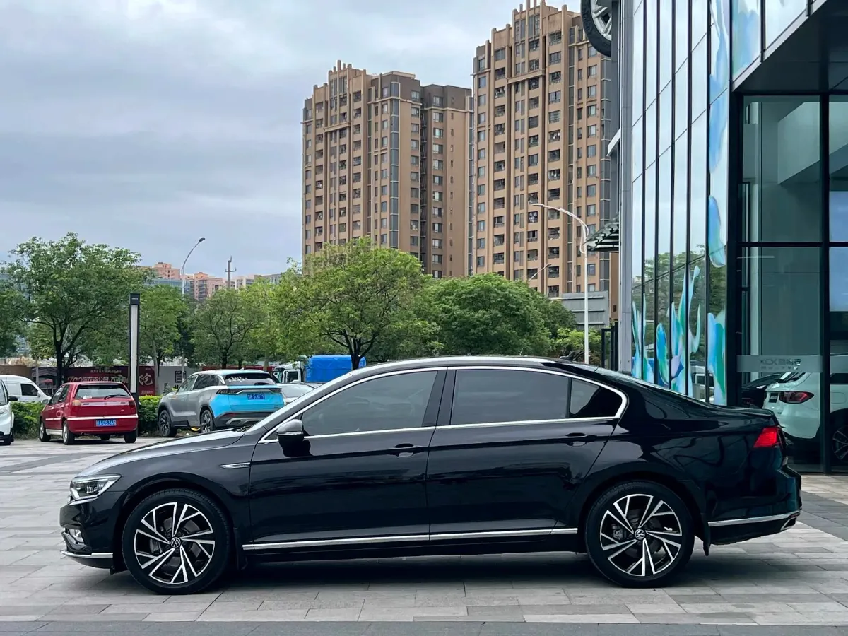 2021 Volkswagen Magotan 2.0T 186HP L4 7DCT,autocango,china used car exporter,china ev exporter,chinese used car exporter,chinese used ev exporter