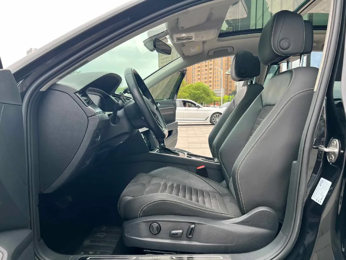 2021 Volkswagen Magotan 2.0T 186HP L4 7DCT,autocango,china used car exporter,china ev exporter,chinese used car exporter,chinese used ev exporter