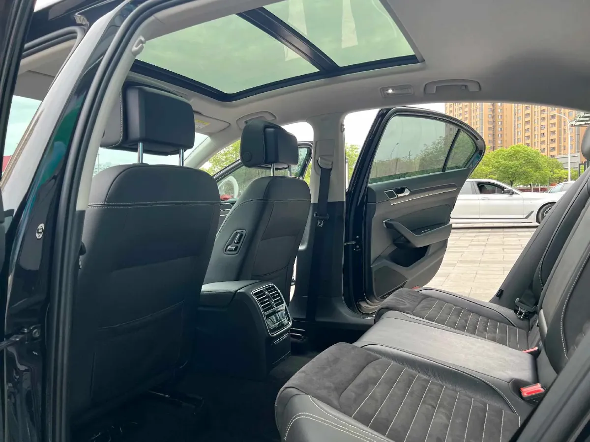 2021 Volkswagen Magotan 2.0T 186HP L4 7DCT,autocango,china used car exporter,china ev exporter,chinese used car exporter,chinese used ev exporter