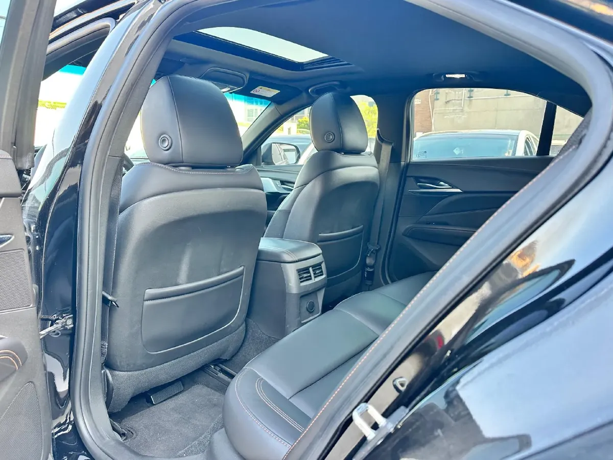 2021 Cadillac CT4 2.0T 237HP L4 8AT,autocango,china used car exporter,china ev exporter,chinese used car exporter,chinese used ev exporter