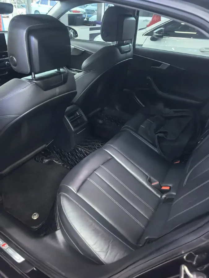 2020 Audi A4L 2.0T 190HP L4 7DCT,autocango,china used car exporter,china ev exporter,chinese used car exporter,chinese used ev exporter