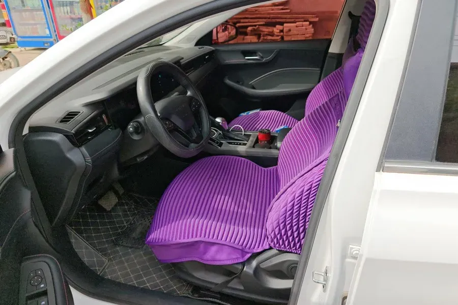 2023 Roewe i5 1.5L 129HP L4 CVT,autocango,china used car exporter,china ev exporter,chinese used car exporter,chinese used ev exporter