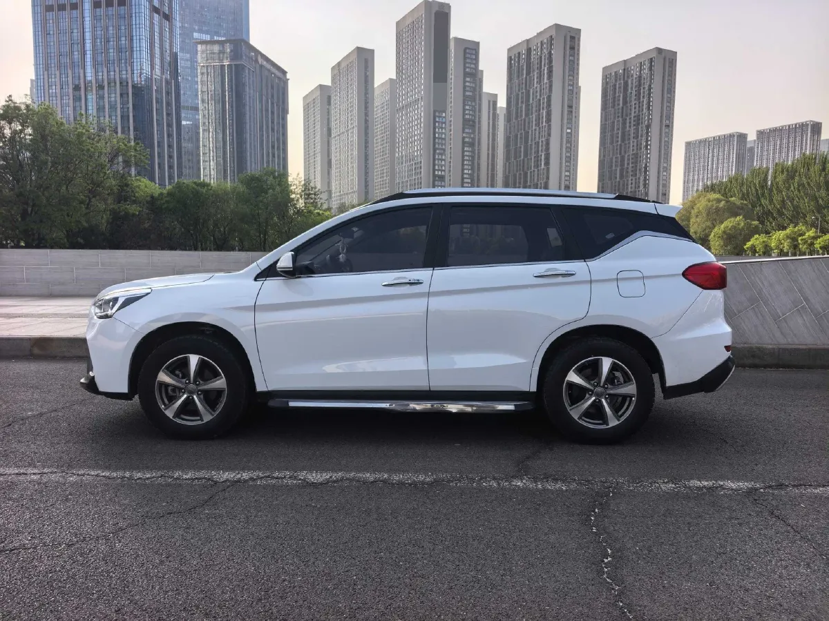 2018 Haval M6 1.5T 150HP L4 7DCT,autocango,china used car exporter,china ev exporter,chinese used car exporter,chinese used ev exporter