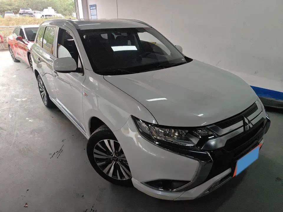 2021 Mitsubishi Outlander 2.0L 166HP L4 CVT,autocango,china used car exporter,china ev exporter,chinese used car exporter,chinese used ev exporter