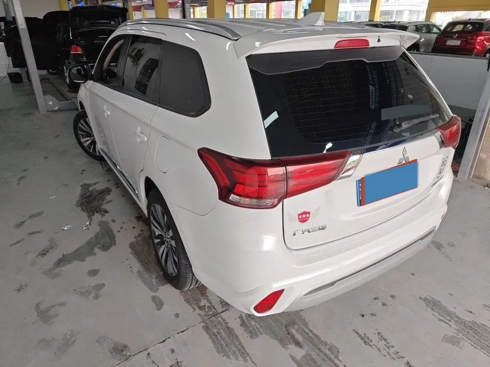 2021 Mitsubishi Outlander 2.0L 166HP L4 CVT,autocango,china used car exporter,china ev exporter,chinese used car exporter,chinese used ev exporter