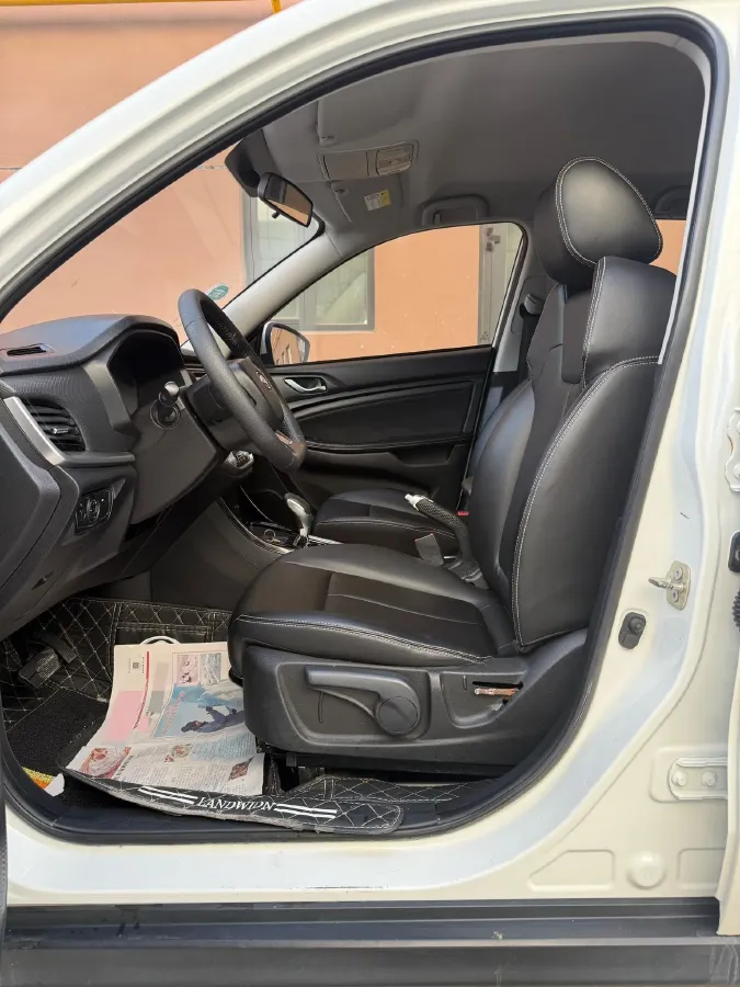 2017 Landwind X2 1.6L 125HP L4 4AT,autocango,china used car exporter,china ev exporter,chinese used car exporter,chinese used ev exporter