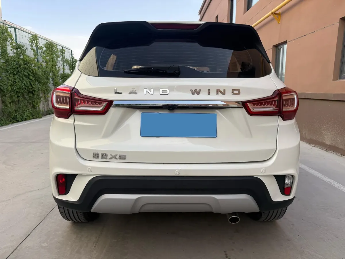 2017 Landwind X2 1.6L 125HP L4 4AT,autocango,china used car exporter,china ev exporter,chinese used car exporter,chinese used ev exporter