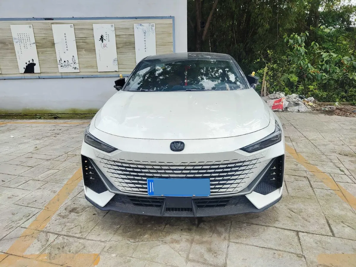2023 ChangAn UNI-V 1.5T 188HP L4 7DCT,autocango,china used car exporter,china ev exporter,chinese used car exporter,chinese used ev exporter
