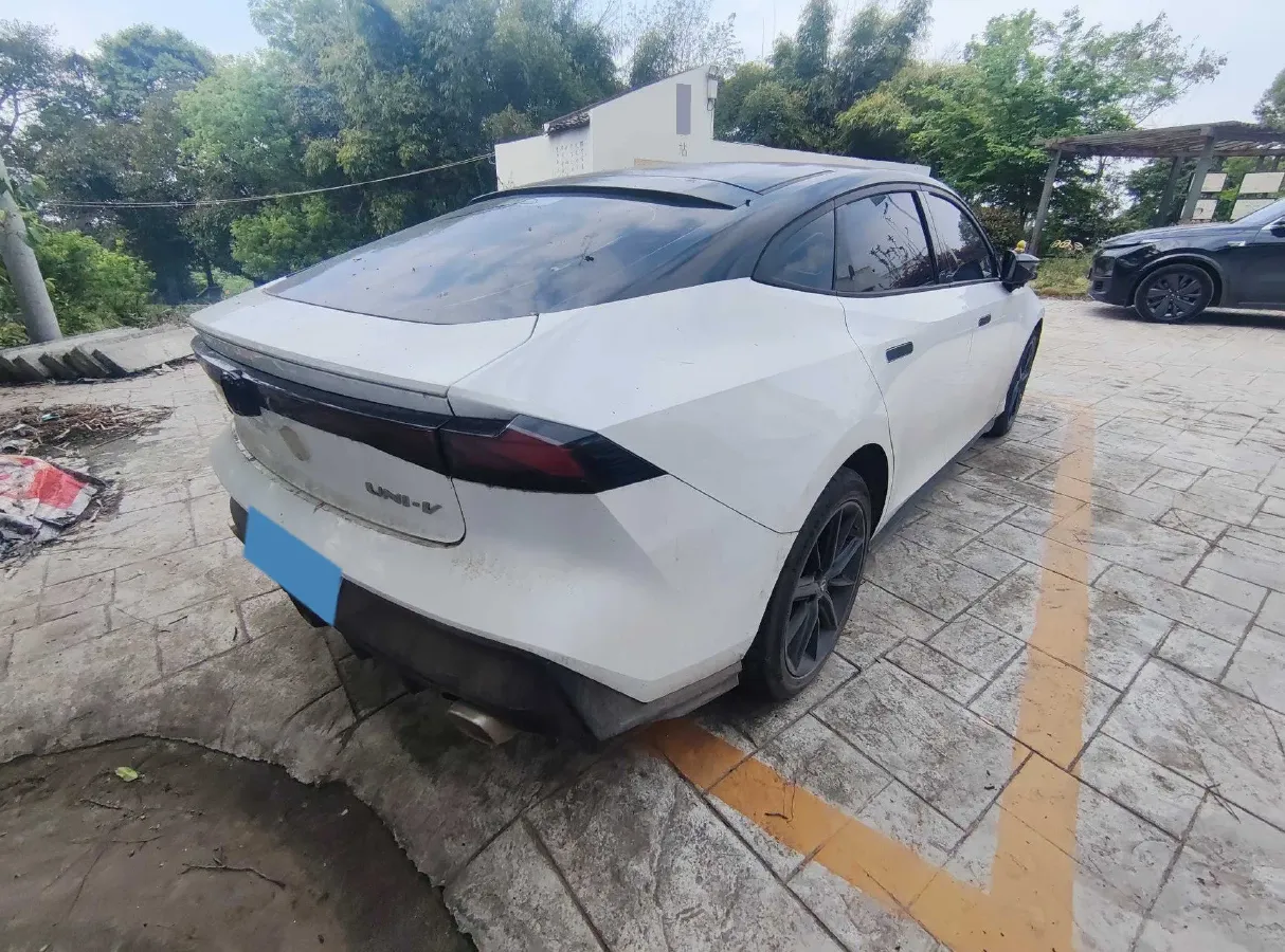 2023 ChangAn UNI-V 1.5T 188HP L4 7DCT,autocango,china used car exporter,china ev exporter,chinese used car exporter,chinese used ev exporter