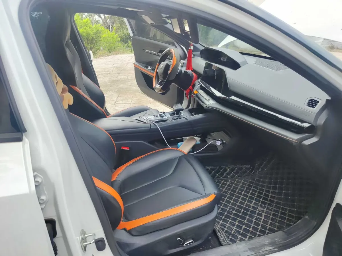 2023 ChangAn UNI-V 1.5T 188HP L4 7DCT,autocango,china used car exporter,china ev exporter,chinese used car exporter,chinese used ev exporter