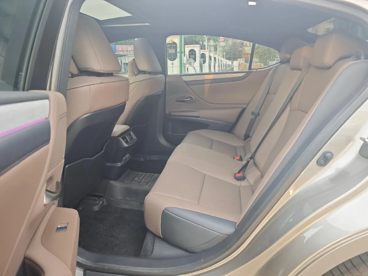 2025 Lexus ES 2.0L 173HP L4 CVT,autocango,china used car exporter,china ev exporter,chinese used car exporter,chinese used ev exporter